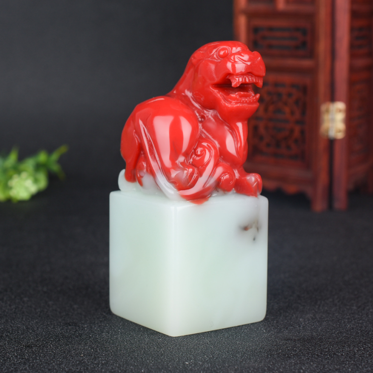 天然玉石和田玉印章雕刻狮子印章鸡血玉印章玉料镇尺镇宅守护