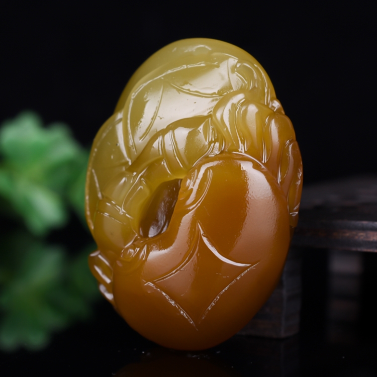 新疆和田八方来财玉螃蟹挂件糖料原石玉莲蓬硕果累累项链吊坠