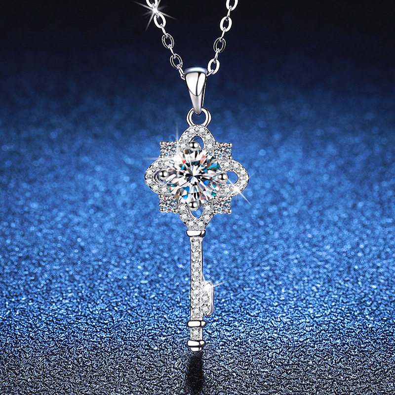 S925银镀18K金PT950铂金镶嵌1克拉D色莫桑石四叶草吊坠莫桑钻项链