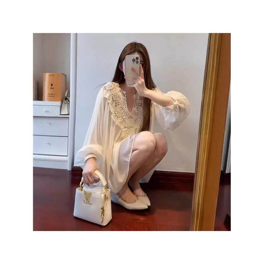 温柔风白色钩花V领衬衫女设计感小众宽松灯笼袖防晒雪纺上衣女