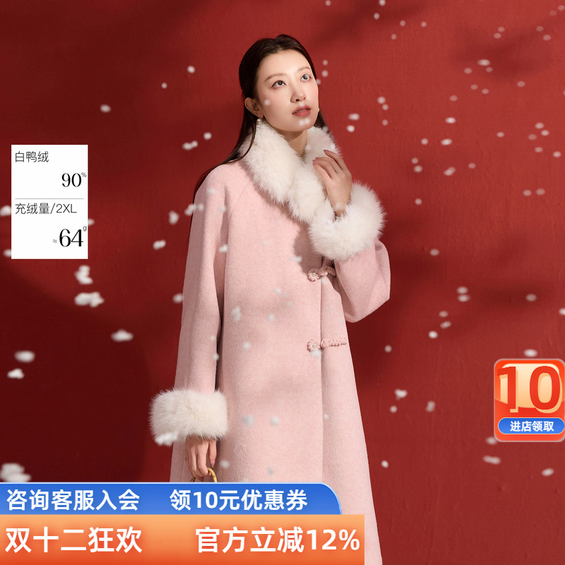 三彩若潮大码女装2025冬季新款国风90鸭羽绒服长款羊毛呢毛绒胖MM