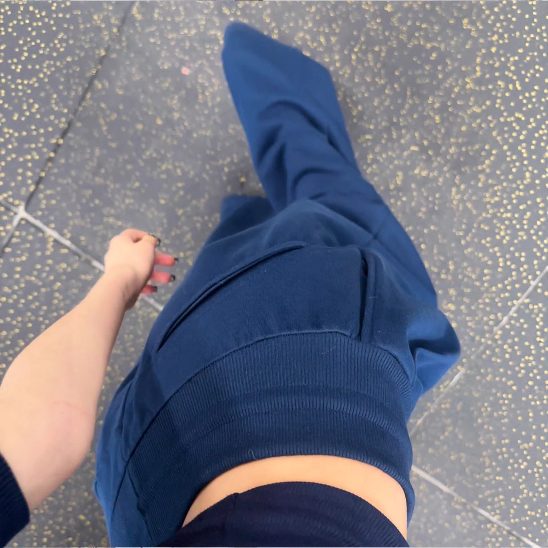 美式复古藏青色抽绳褶皱运动裤女春夏季新款低腰垂感宽松阔腿卫裤