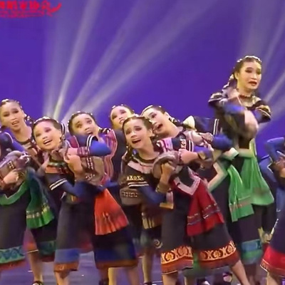 小荷风采我家住崖上演出服