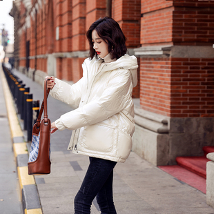 韩版 白鸭绒羽绒服女装 新款 2025年冬季 宽松显瘦亮面加厚外套潮 短款