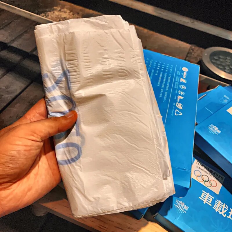 일일주문  자동차 실내가 깨끗하다면 선택해보세요  자동차 탑재 일회용 접이식 쓰레기 봉투 쓰레기통 선물