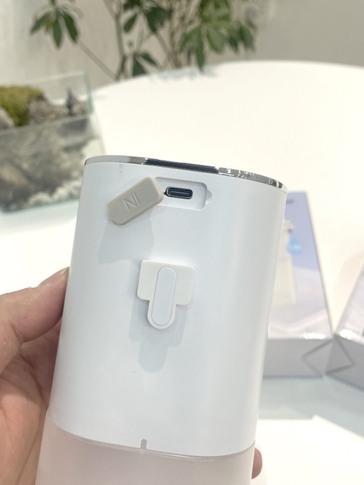 유럽과 미국의 공장 채널 제품 4단 조절 가능한 완전 자동 유도 폼 휴대폰 비누 디스펜서 알코올 소독