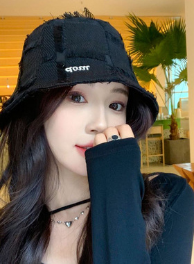 法国日系复古黑色水桶帽女毛边格纹渔夫帽子秋季遮脸显脸小盆帽