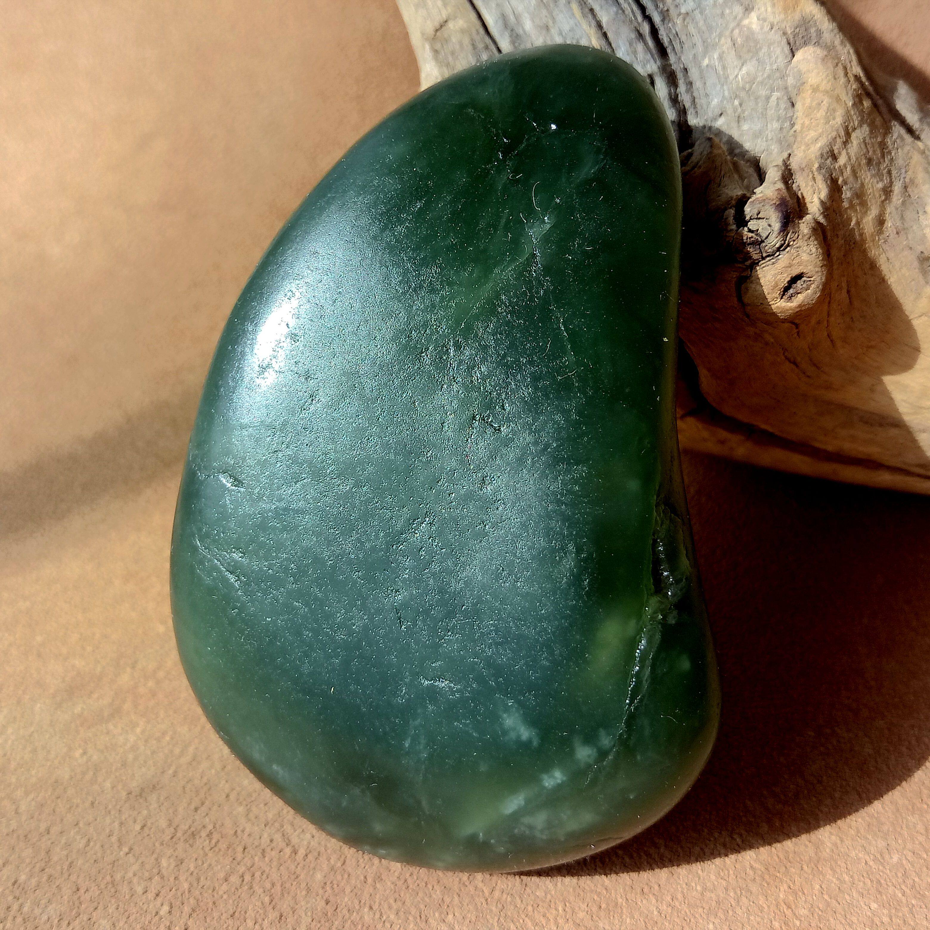 天然籽料原石 新疆和田碧玉独籽无修老熟细腻无黑点菠菜绿玩料