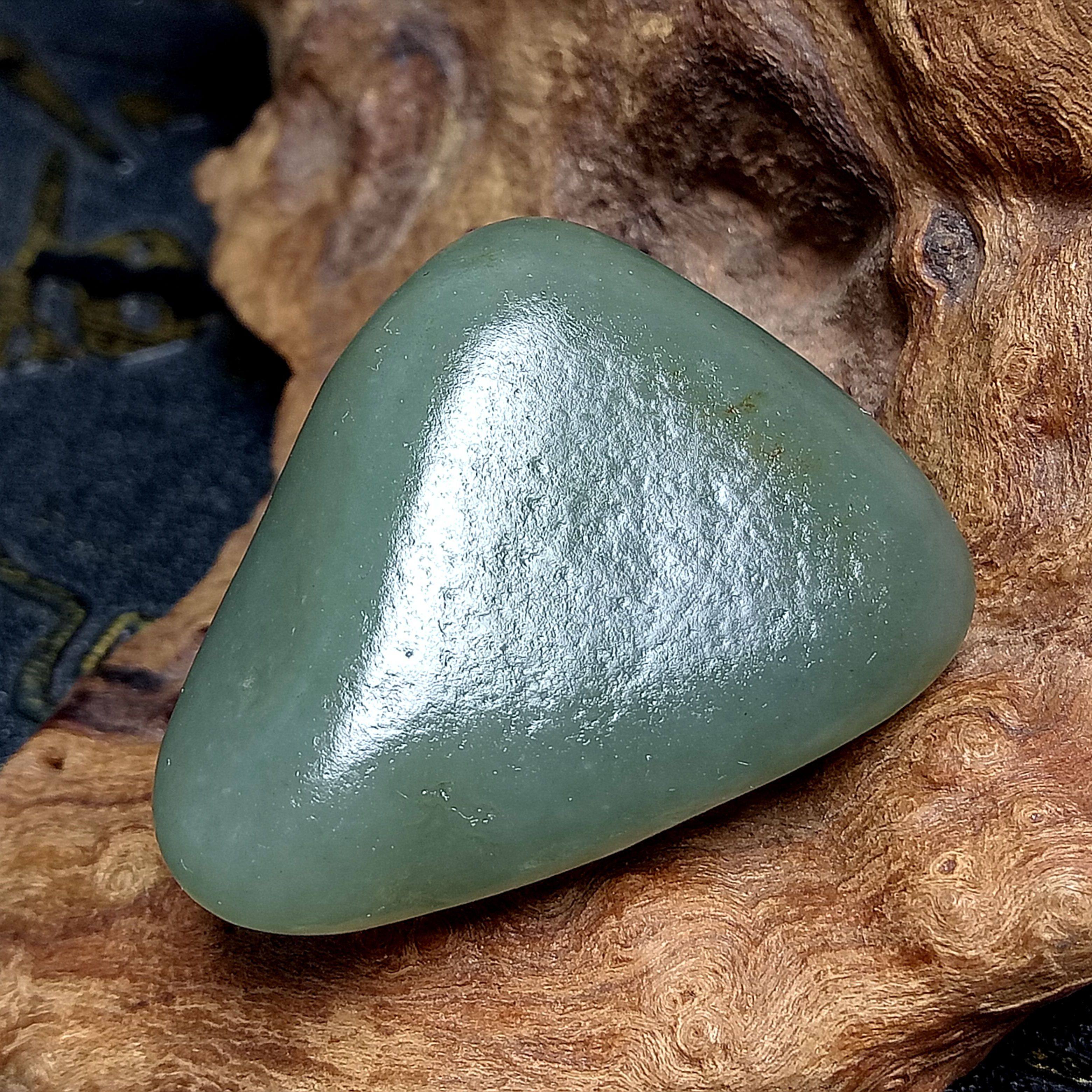 新疆和田玉原石 青玉籽料 无修无裂完整竹叶青独籽精品吊坠挂件