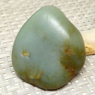 真皮青玉籽料独籽 黄皮苹果青把件挂件雕刻料 新疆和田玉籽料原石