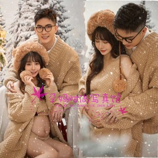 影楼秋冬情侣圣诞主题雪景拍照服装新年慵懒风咖色毛衣艺术照写真