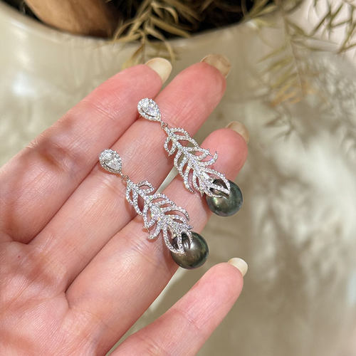 甄奢大溪地黑珍珠纯银羽毛耳坠