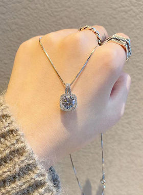 S925纯银方钻吊坠项链女轻奢小众设计感锁骨链2023年新款百搭颈链