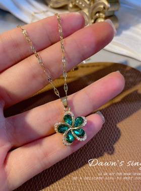 绿色雪花钛钢项链简约高级感百搭锁骨链女轻奢祖母绿锆石饰品