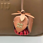 挂饰 英同款 高级感miu小饰品 张元 牛皮花朵包包挂件miu系大牌包挂