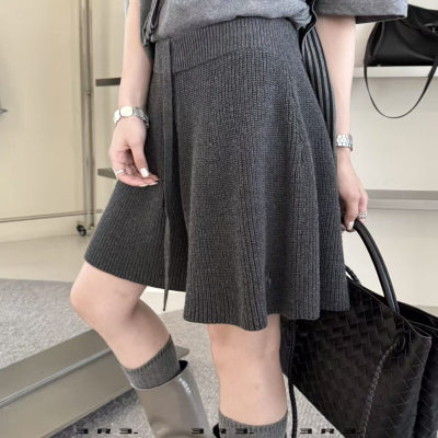 2025秋季新款3R3休闲百搭多巴胺针织短裤橡筋腰阔腿短裤女裤纯色