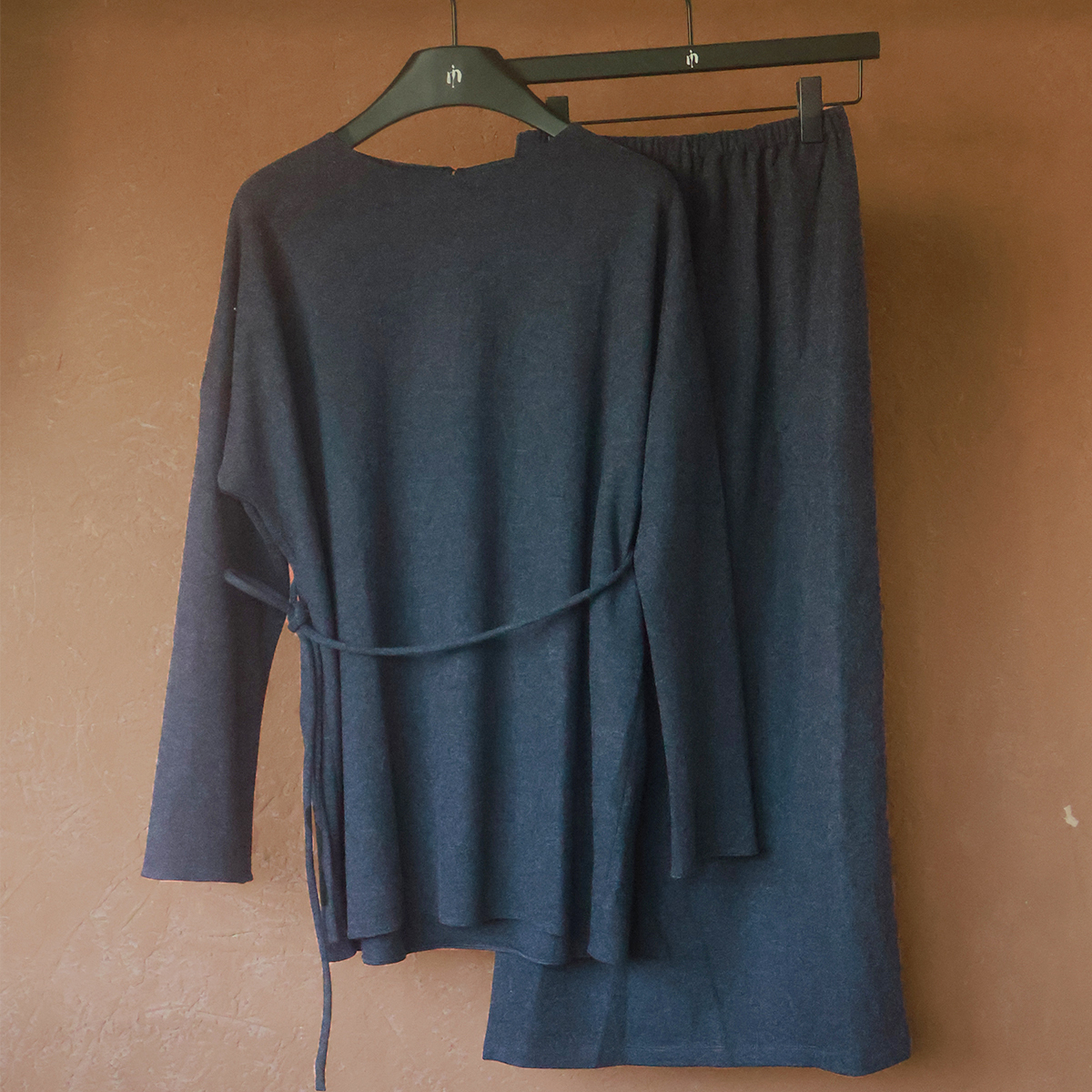 IMMUNO壹糯 简约慵懒风修身系带羊毛衫长袖休闲松紧腰后开衩半裙