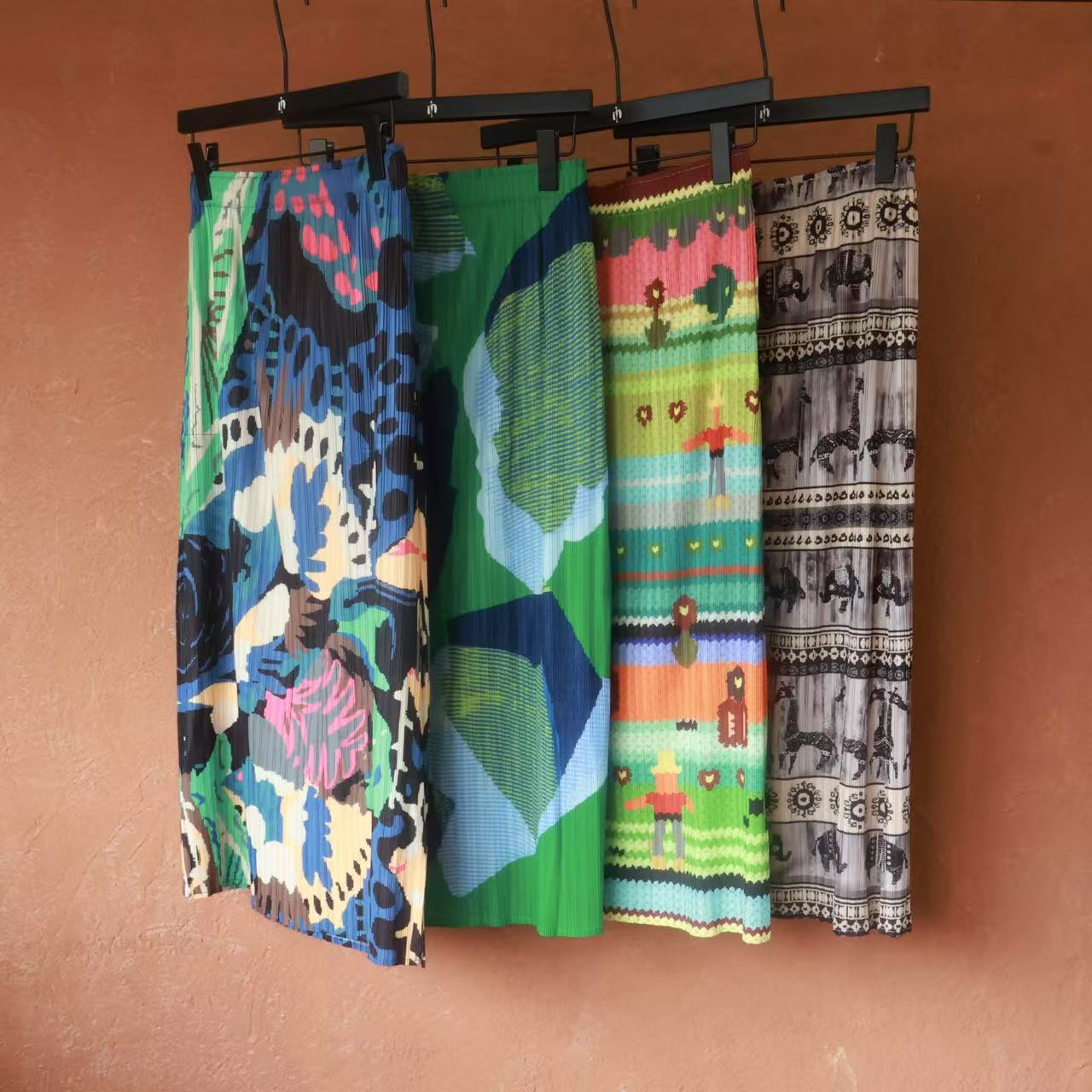 百搭25SS13014气质三宅风印花