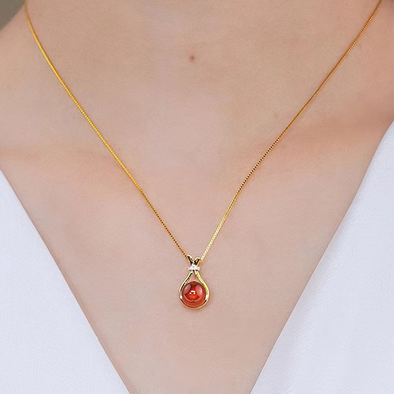 网红爆款福钱袋项链女轻奢时尚气质天然石榴红吊坠项坠锁骨链饰品