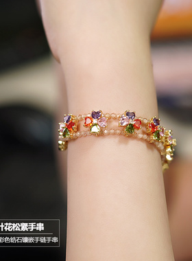 彩色四叶花手串女2024新款水晶弹力松紧手链时尚百搭手饰七夕礼物