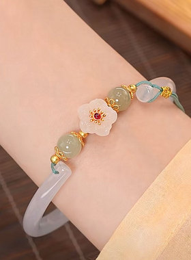 天然玉髓雏菊花朵和田玉手镯女