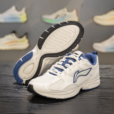 李宁男子跑鞋减震回弹