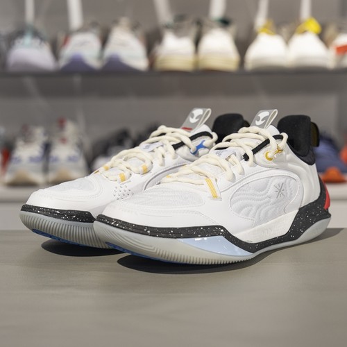 李宁男子缓震回弹低帮篮球鞋