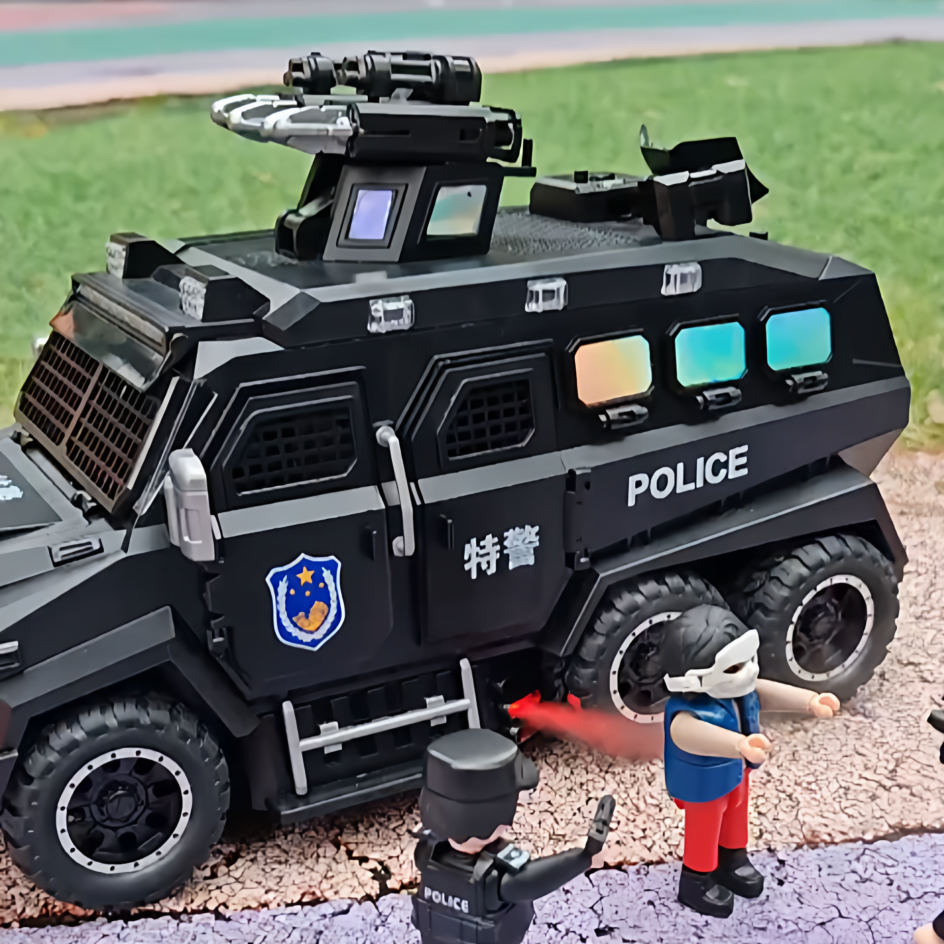 会喷雾警车玩具大号特警车虎式装甲越野车可拆卸酷炫声光汽车模型