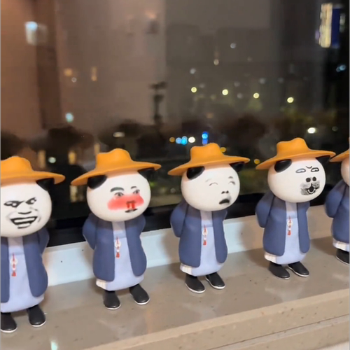 虾仁手办摆件沙雕动画同款表情包创意桌面公仔潮玩恶搞怪礼物