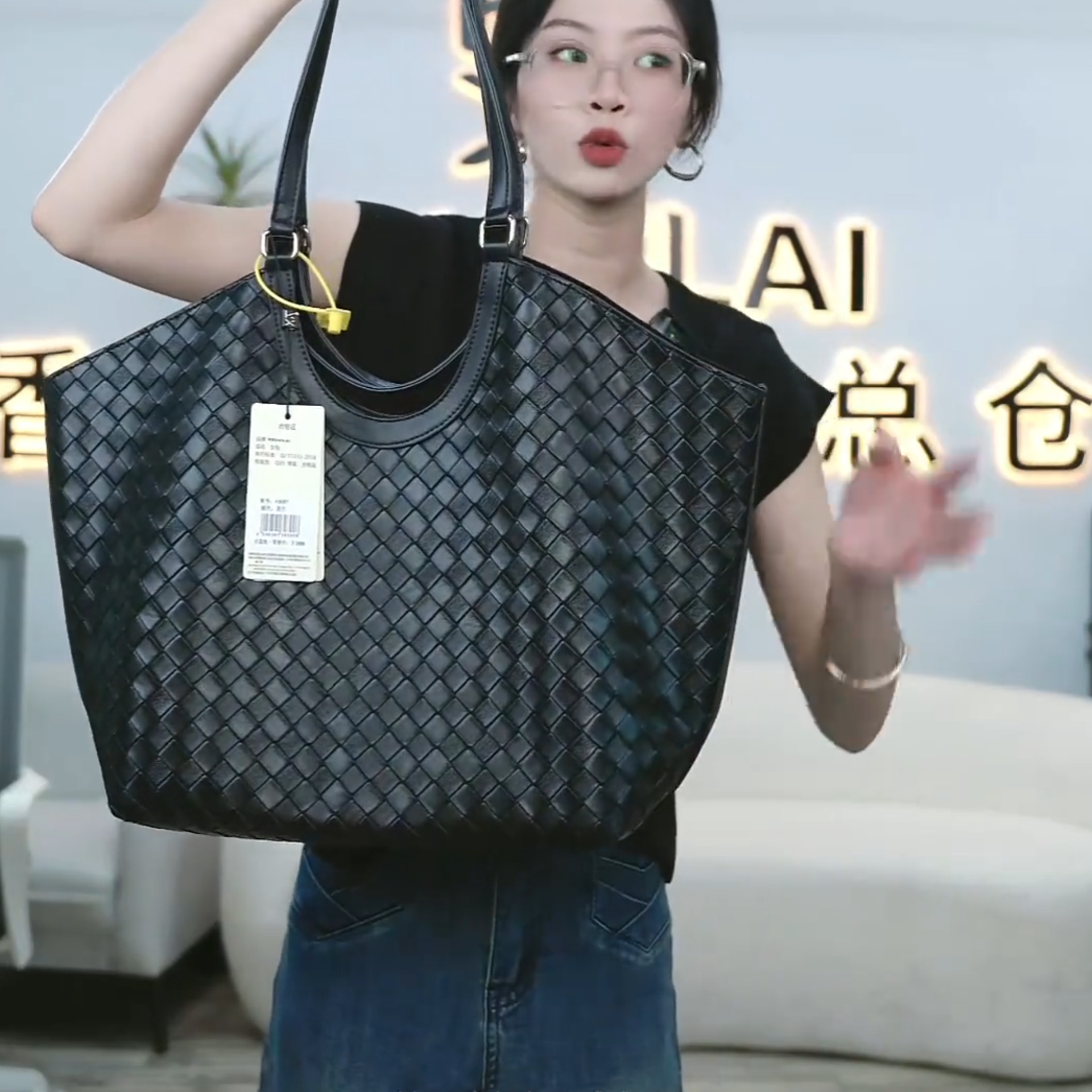 包包女款爆款2025新款托特包女大容量复古仿编织纹简约单肩包