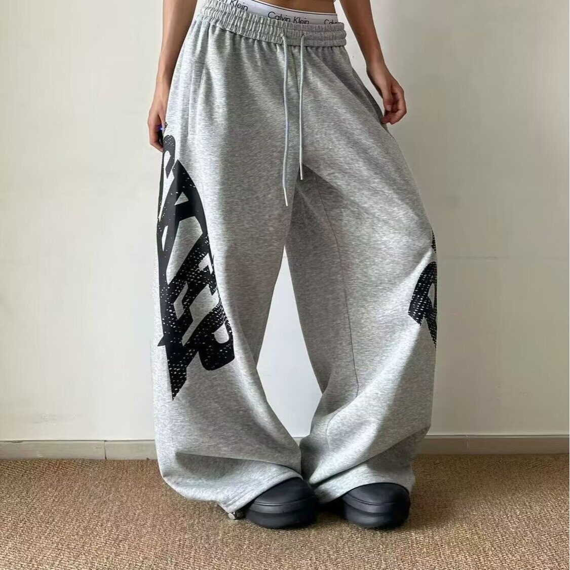 复古做旧字母印花抽绳情侣弯刀卫裤宽松爵士舞显瘦阔腿裤K8110P50,男装休闲裤,星座1013-3