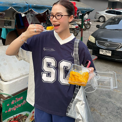 SYMOCOLOR 新款美式复古撞色v领拼接T恤女运动风球衣字母休闲上衣