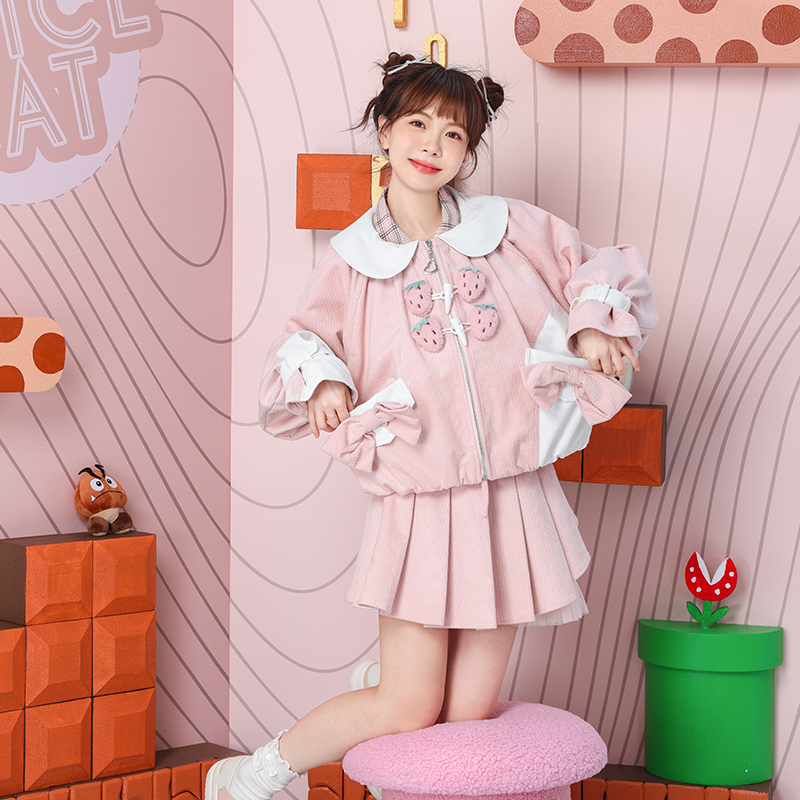 灯芯绒草莓牛角扣宽松外套