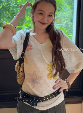 AK skylan夏季韩系显瘦v领大版T恤女前后两穿彩色花朵上衣85900
