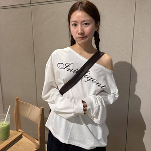 San Francisco-26年春款设计感斜肩字母印花落肩袖长袖T恤女