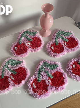 DDP手工簇绒粉色樱桃家用商用杯垫隔热桌垫辣妹Y2K防水礼物多巴胺