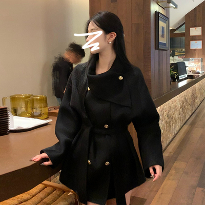 黑色赫本风短款毛呢斗篷大衣女款2025新款韩系早秋高级感呢子外套