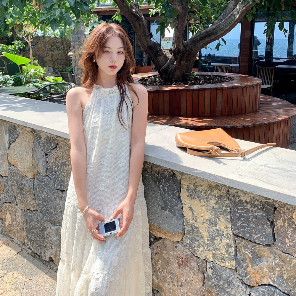法式浪漫白色挂脖连衣裙女2025夏季新款高级感精致绝美气质长裙子,女装连衣裙,茜茜公主