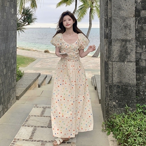 撞色泡泡袖波点连衣裙女夏装2025新款独特漂亮可盐可甜温柔风长裙图片
