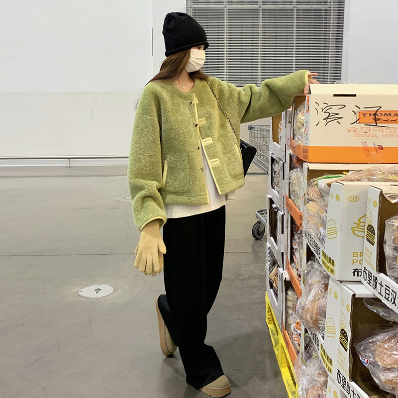 甜酷系绿色羊羔毛外套女冬季2025新款今年流行的好看两面穿短上衣,女装短外套,茜茜公主
