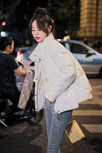 2022冬季新款现货短款立领羽绒服166-9922P195K328米色图片