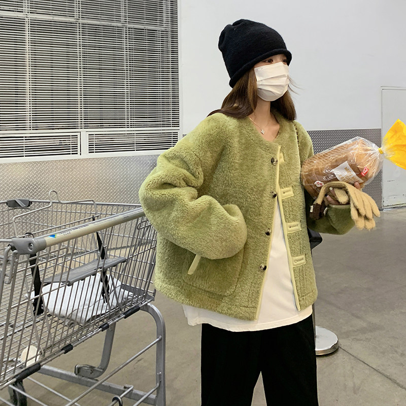 甜酷系绿色羊羔毛外套女冬季2025新款今年流行的好看两面穿短上衣,女装短外套,茜茜公主