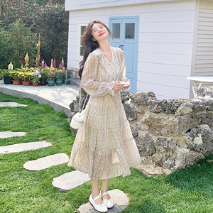法式气质印花收腰连衣裙女夏2025新款今年流行的漂亮绝美减龄长裙图片