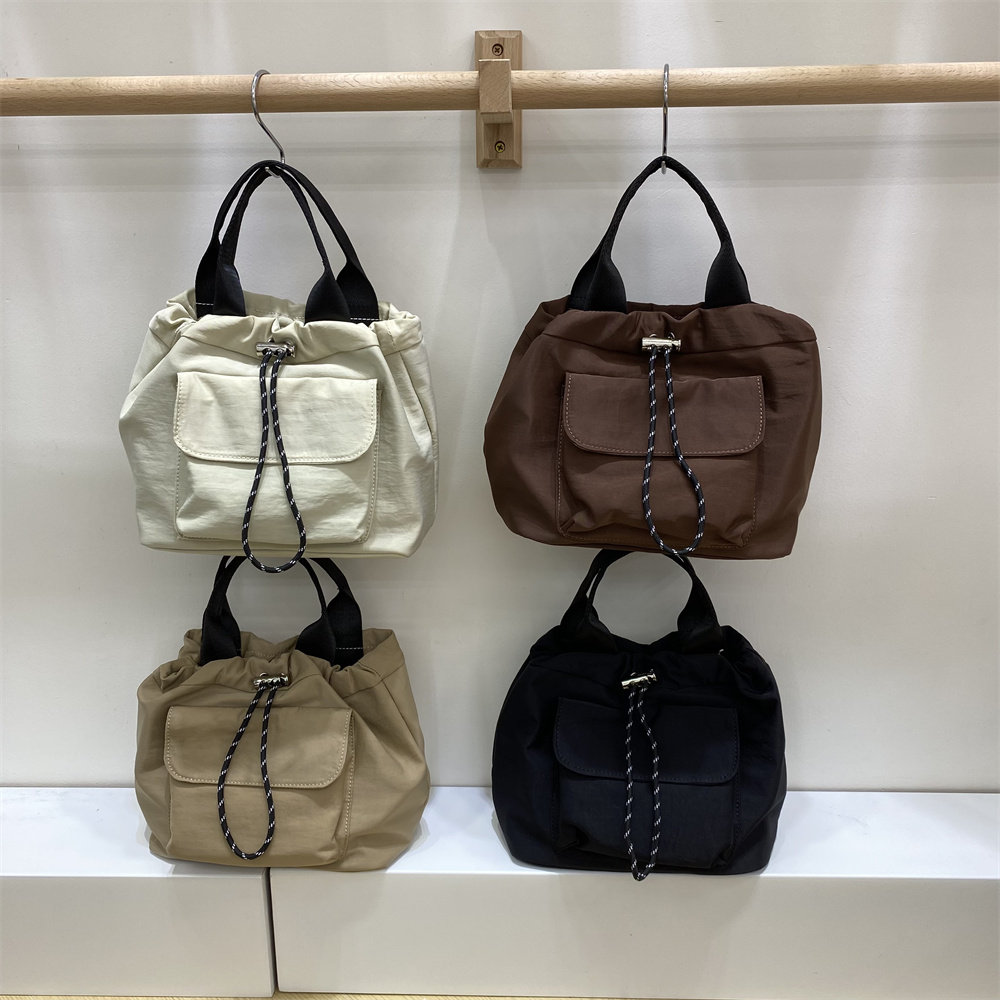 新款新品 个性质感百搭洋气尼龙抽拉抽绳潮流日韩褶皱手提斜跨包