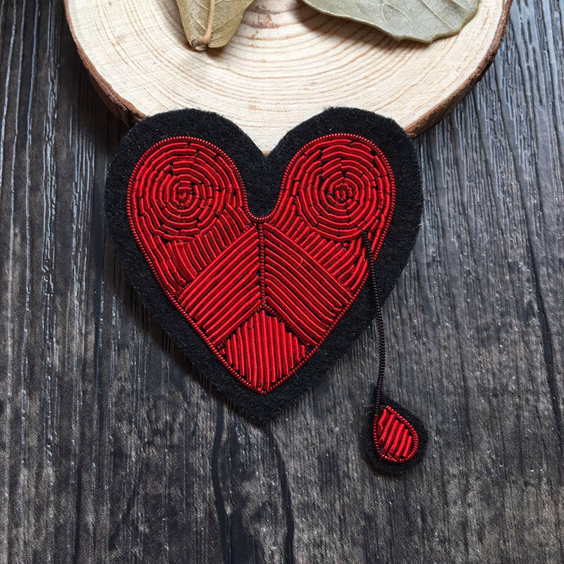 桃心流眼泪图案  金属丝印度丝 手工章 车缝徽章