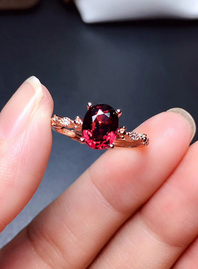 925纯银镶嵌天然镁铝石榴石戒指