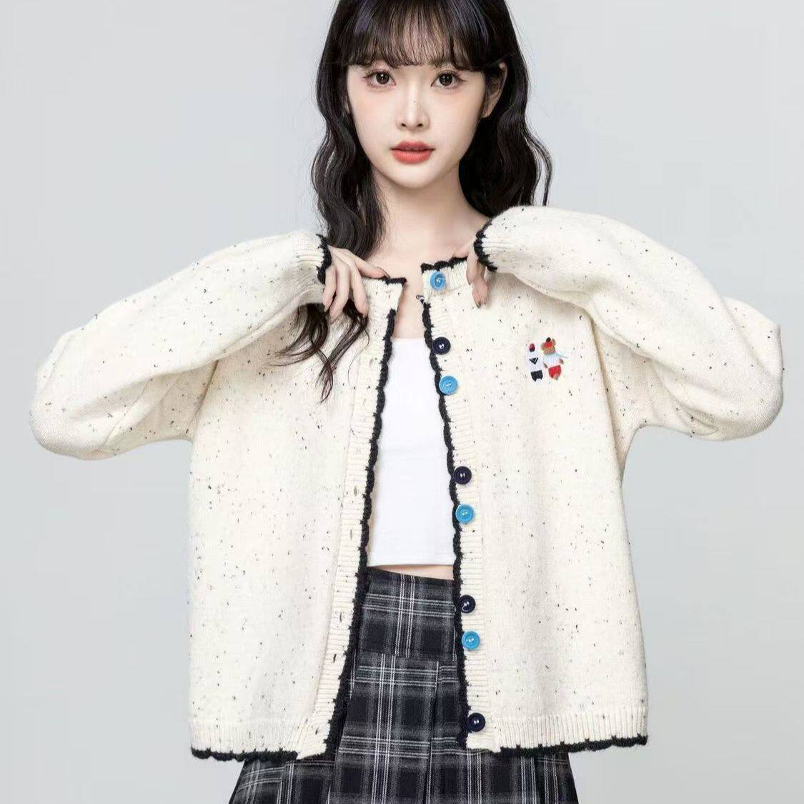 撞色圆领针织开衫女2026秋季新款设计感卡通刺绣毛衣外套短款上衣
