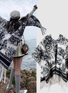 Retro ink painting imitating shawl, women's travel outfit,