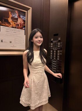白色无袖收腰连衣裙女夏漂亮掐腰小白裙子初恋绝美小洋裙千金短裙