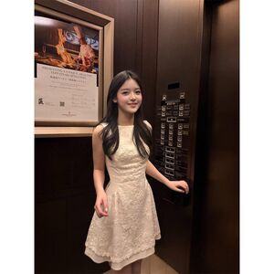 白色无袖收腰连衣裙女夏漂亮掐腰小白裙子初恋绝美小洋裙千金短裙